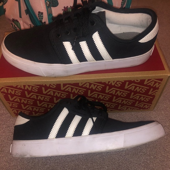 Adidas canvas sneaker - Picture 2 of 5